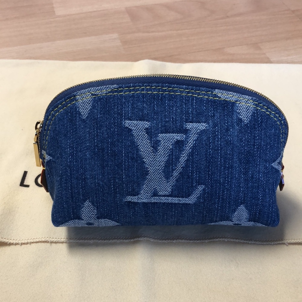 LIKE NEW 🌸🌸 RARE 🌸🌸 Louis Vuitton Denim Pouch